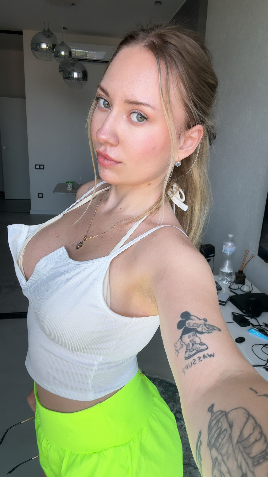 KateV in her underwear in Chihuahua