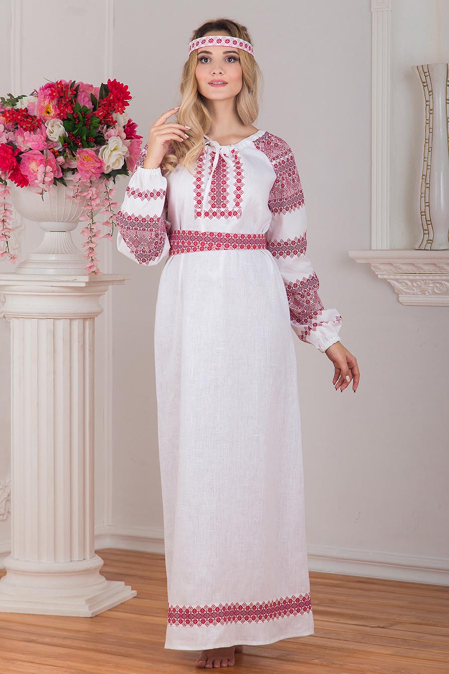 Women in Slavic costumes in Chihuahua