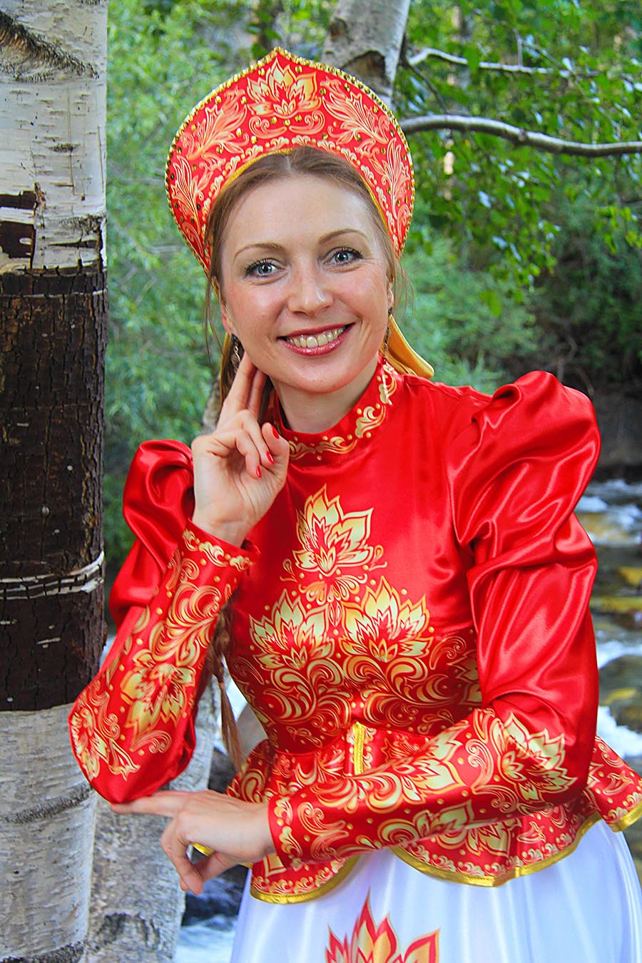 Women in Slavic costumes in Chihuahua