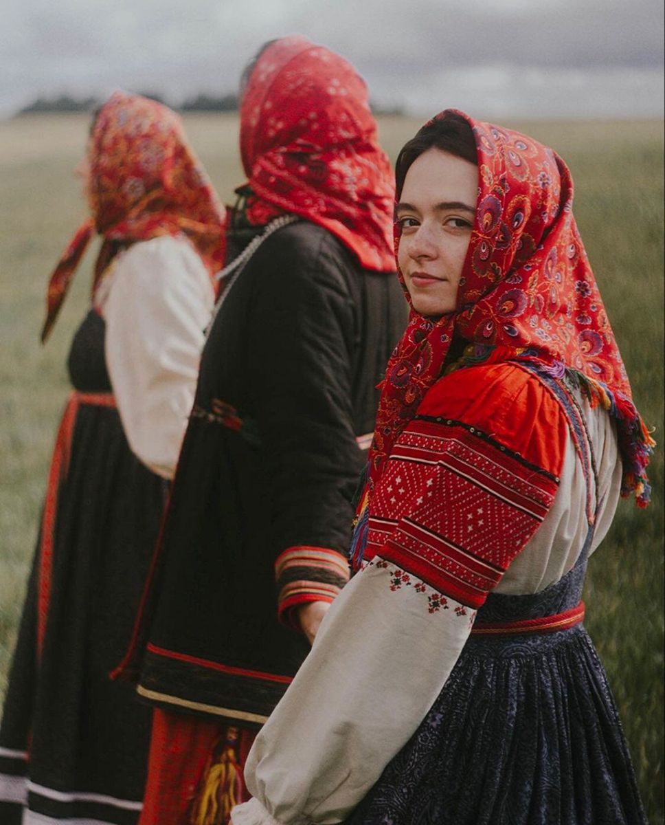 Women in Slavic costumes in Chihuahua