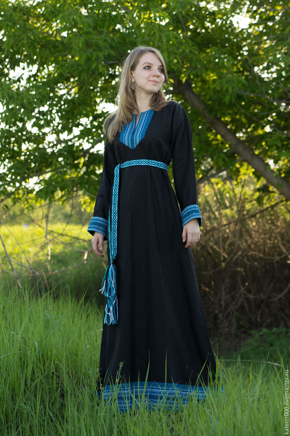 Women in Slavic costumes in Chihuahua