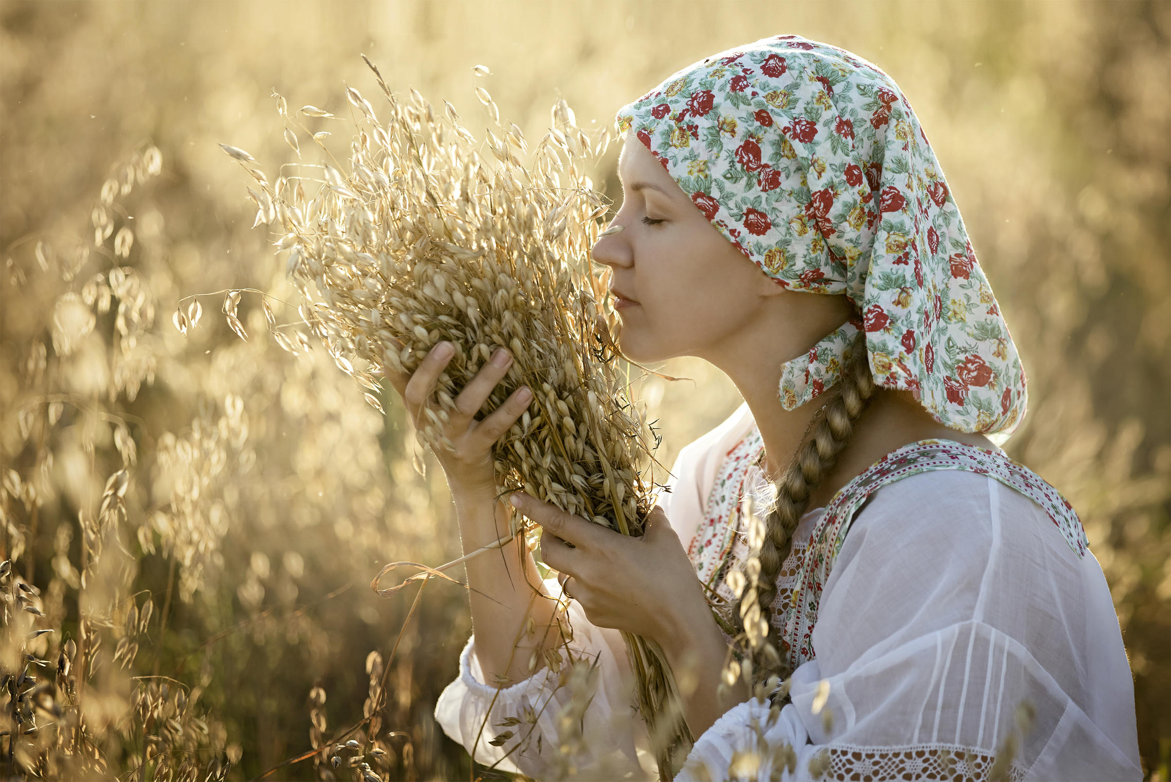 Photo Women in Slavic costumes in Chihuahua