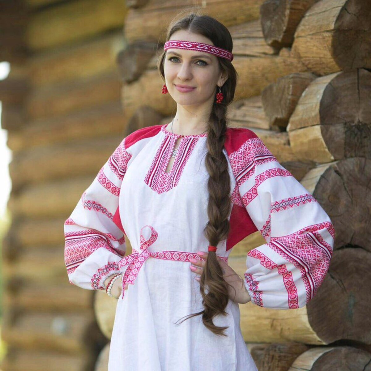 Girls in Slavic costumes in Chihuahua