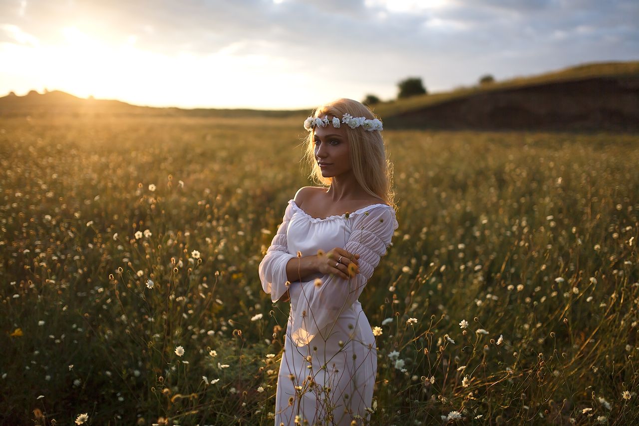 Girls in Slavic costumes in Chihuahua