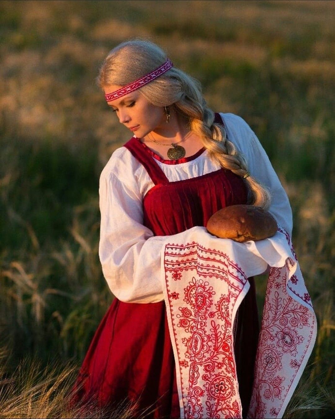 Girls in Slavic costumes in Chihuahua