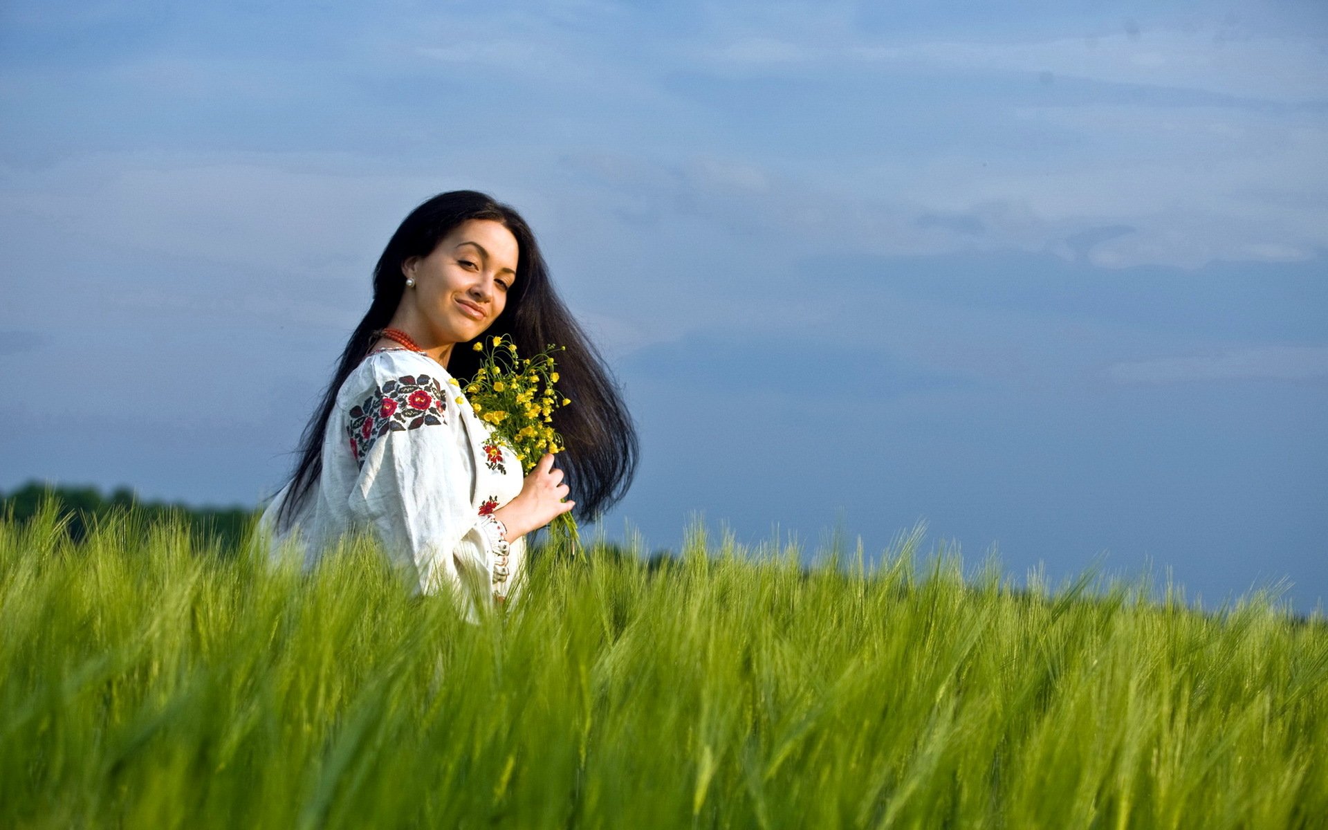 Girls in Slavic costumes in Chihuahua