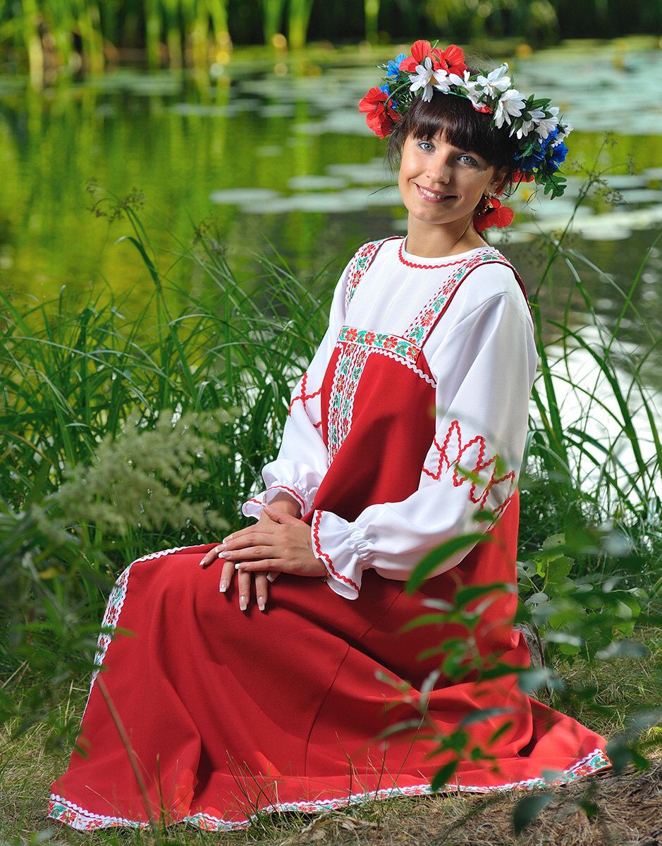 Beautiful girl Girls in Slavic costumes in Chihuahua